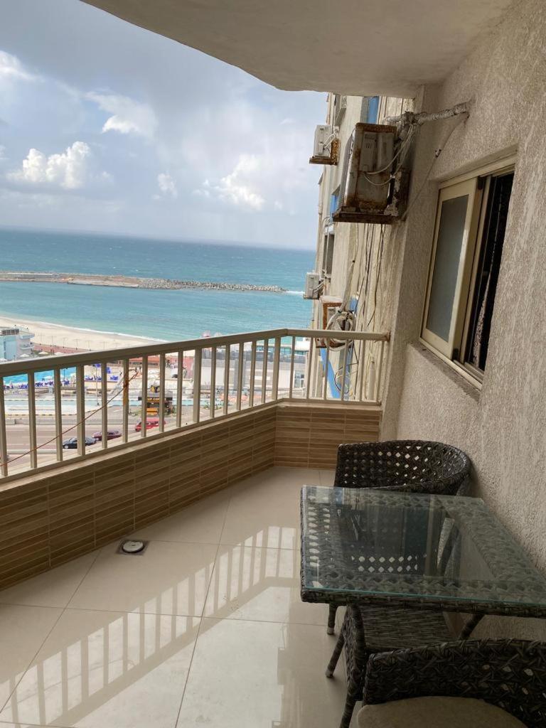 Square فندقية مكيفة باطلالة علي البحر * Alexandria